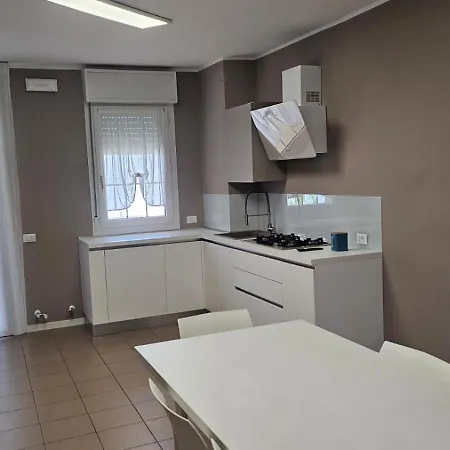 Veranda Quadrilocale * רוסולינה מארה